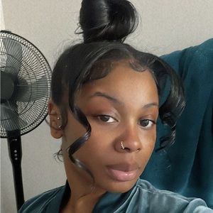 Meet your Posher, Skai